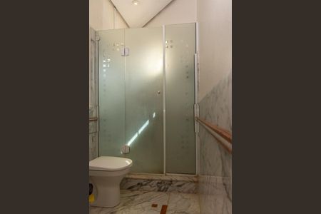 Casa para alugar com 700m², 5 quartos e 6 vagasBanheiro