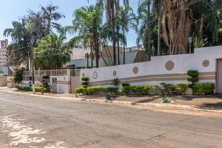 Casa para alugar com 700m², 5 quartos e 6 vagasFachada da casa