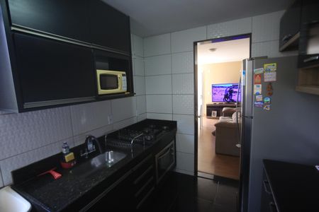 Cozinha de apartamento à venda com 2 quartos, 46m² em Camargos, Belo Horizonte