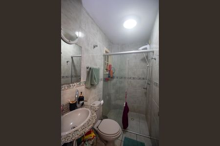 Casa de condomínio à venda com 180m², 3 quartos e 2 vagasBanheiro 2