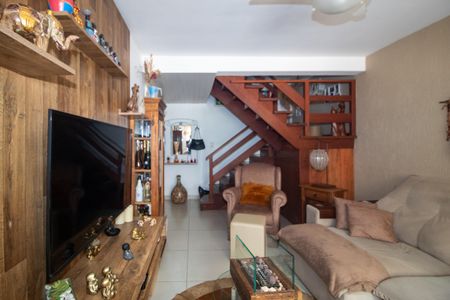 Casa de condomínio à venda com 180m², 3 quartos e 2 vagasSala