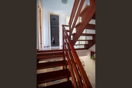 Casa de condomínio à venda com 180m², 3 quartos e 2 vagasCorredor segundo andar