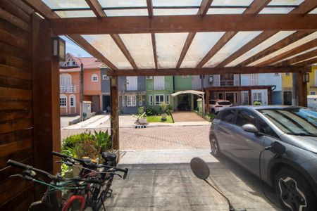 Casa de condomínio à venda com 180m², 3 quartos e 2 vagasVista