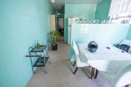 Casa à venda com 360m², 4 quartos e 2 vagascozinha