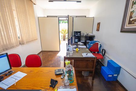 Casa à venda com 360m², 4 quartos e 2 vagassala