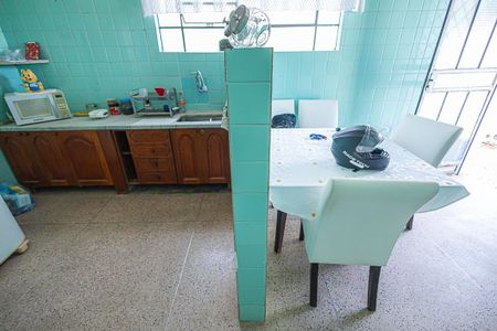 Casa à venda com 360m², 4 quartos e 2 vagascozinha