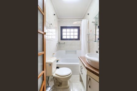 Casa para alugar com 150m², 3 quartos e sem vaga Casa para alugar com 150m², 3 quartos e sem vagaBanheiro da Suíte 1