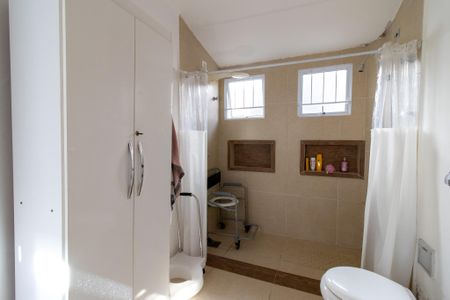 Casa à venda com 232m², 4 quartos e 4 vagasBanheiro