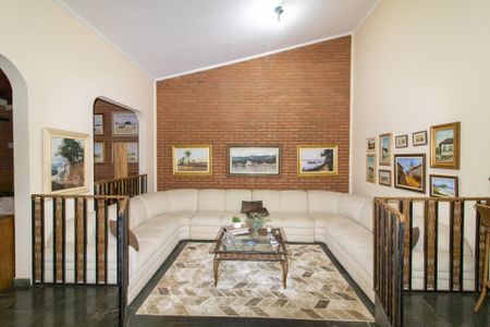 Casa à venda com 232m², 4 quartos e 4 vagasSala