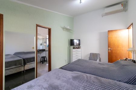 Casa à venda com 232m², 4 quartos e 4 vagasSuite