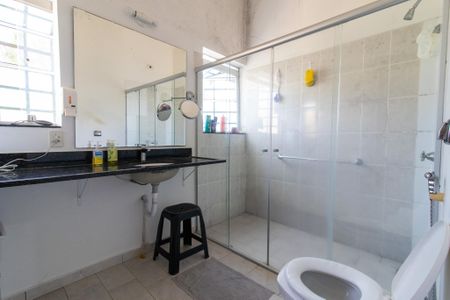 Casa à venda com 232m², 4 quartos e 4 vagasBanheiro da Suíte