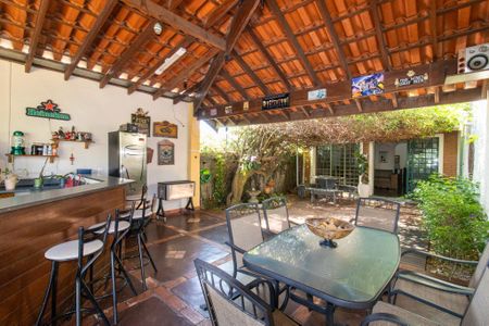 Casa à venda com 232m², 4 quartos e 4 vagasÁrea externa