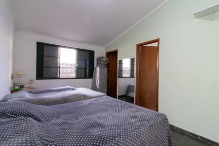 Casa à venda com 232m², 4 quartos e 4 vagasSuite