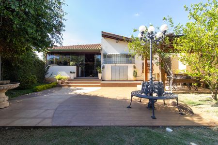 Casa à venda com 232m², 4 quartos e 4 vagasÁrea externa