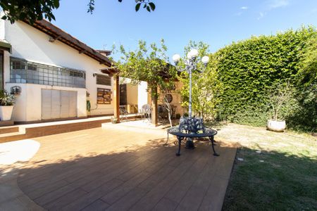 Casa à venda com 232m², 4 quartos e 4 vagasÁrea externa