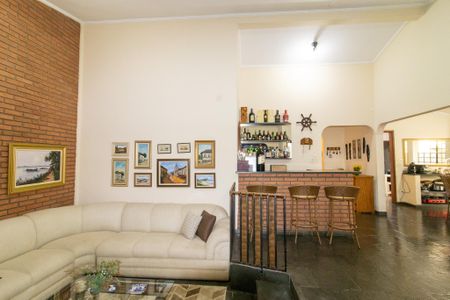 Casa à venda com 232m², 4 quartos e 4 vagasSala