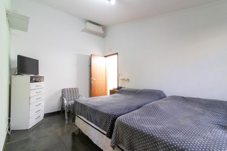 Casa à venda com 232m², 4 quartos e 4 vagasSuite