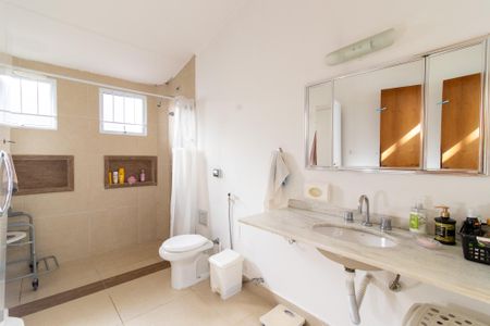 Casa à venda com 232m², 4 quartos e 4 vagasBanheiro