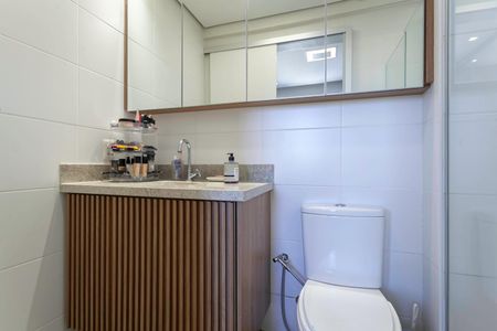 Apartamento à venda com 76m², 3 quartos e 2 vagas Apartamento à venda com 76m², 3 quartos e 2 vagasBanheiro da suíte