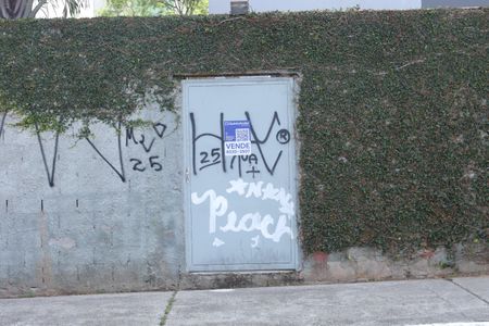 Apartamento à venda com 61m², 3 quartos e 1 vagaPlaca instalada em porta na fachada do condomínio - Código da placa: IYJT-48