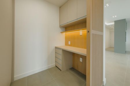 Apartamento para alugar com 81m², 2 quartos e 1 vaga Apartamento para alugar com 81m², 2 quartos e 1 vagaEscritório