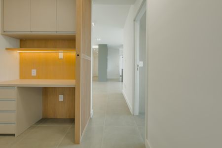 Apartamento para alugar com 81m², 2 quartos e 1 vaga Apartamento para alugar com 81m², 2 quartos e 1 vagaCorredor