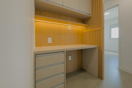 Apartamento para alugar com 81m², 2 quartos e 1 vaga Apartamento para alugar com 81m², 2 quartos e 1 vagaEscritório