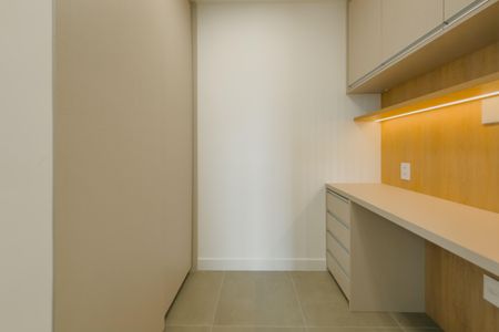 Apartamento para alugar com 81m², 2 quartos e 1 vaga Apartamento para alugar com 81m², 2 quartos e 1 vagaEscritório