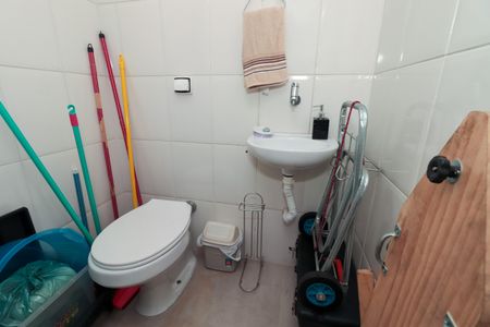 Apartamento à venda com 80m², 2 quartos e 1 vaga Apartamento à venda com 80m², 2 quartos e 1 vagaBanheiro de Serviço