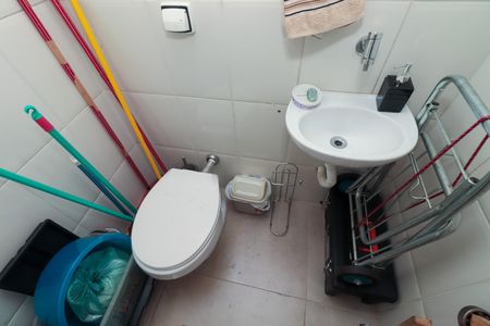 Apartamento à venda com 80m², 2 quartos e 1 vaga Apartamento à venda com 80m², 2 quartos e 1 vagaBanheiro de Serviço