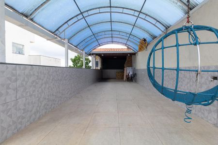 Casa à venda com 176m², 3 quartos e 3 vagas Casa à venda com 176m², 3 quartos e 3 vagasVaranda