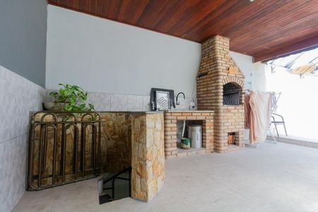 Casa à venda com 176m², 3 quartos e 3 vagas Casa à venda com 176m², 3 quartos e 3 vagasVaranda