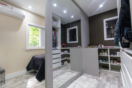 Casa à venda com 176m², 3 quartos e 3 vagas Casa à venda com 176m², 3 quartos e 3 vagasCloset