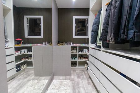 Casa à venda com 176m², 3 quartos e 3 vagas Casa à venda com 176m², 3 quartos e 3 vagasCloset