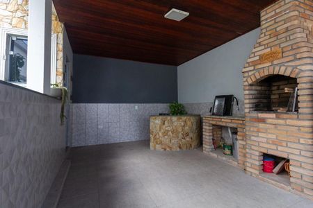 Casa à venda com 176m², 3 quartos e 3 vagas Casa à venda com 176m², 3 quartos e 3 vagasVaranda