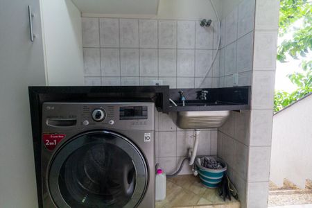 Casa à venda com 176m², 3 quartos e 3 vagas Casa à venda com 176m², 3 quartos e 3 vagasÁrea de Serviço