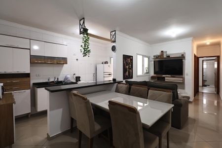 Sala de apartamento à venda com 2 quartos, 64m² em Pinheirinho, Santo André