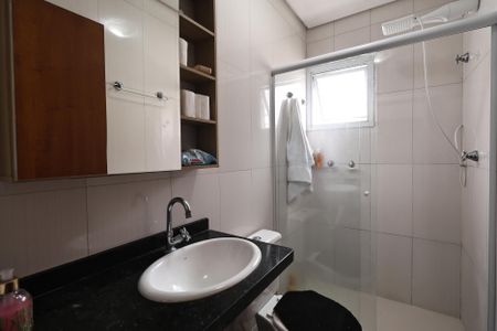 Apartamento à venda com 64m², 2 quartos e 1 vaga Apartamento à venda com 64m², 2 quartos e 1 vagaBanheiro da Suíte