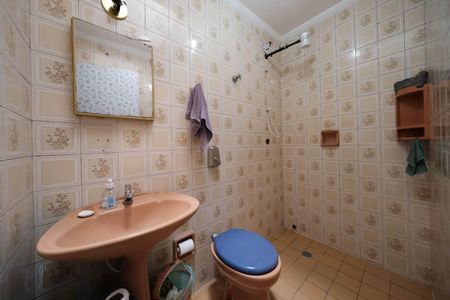 Casa à venda com 140m², 2 quartos e 1 vagaBanheiro 1