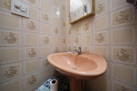 Casa à venda com 140m², 2 quartos e 1 vagaBanheiro 1