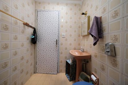 Casa à venda com 140m², 2 quartos e 1 vagaBanheiro 1