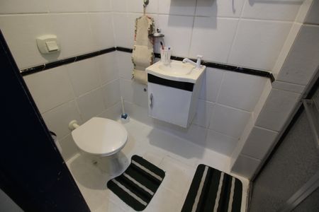 Casa à venda com 360m², 4 quartos e 1 vagaBanheiro de Serviço