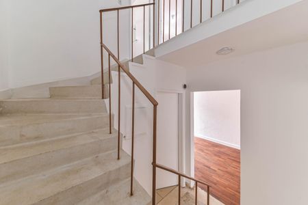 Casa à venda com 150m², 3 quartos e 2 vagasEscada