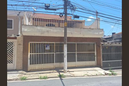 Casa à venda com 260m², 3 quartos e 3 vagas Casa à venda com 260m², 3 quartos e 3 vagasFachada