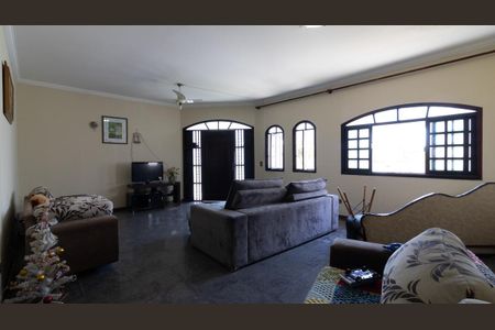 Sala de casa para alugar com 4 quartos, 250m² em Parque Boturussu, São Paulo