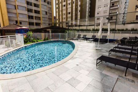 Apartamento à venda com 255m², 4 quartos e 5 vagas Apartamento à venda com 255m², 4 quartos e 5 vagasÁrea comum - Piscina