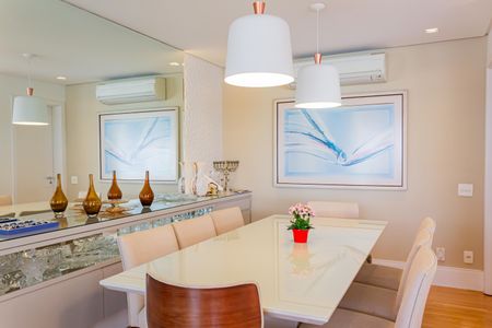 Apartamento à venda com 255m², 4 quartos e 5 vagas Apartamento à venda com 255m², 4 quartos e 5 vagasSala de Jantar
