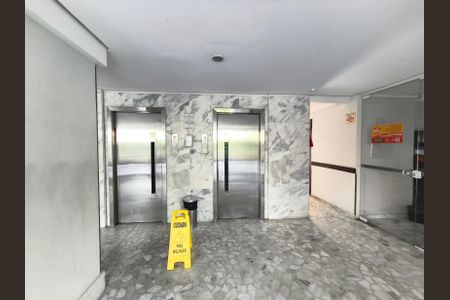 Apartamento à venda com 77m², 3 quartos e 1 vaga Apartamento à venda com 77m², 3 quartos e 1 vagaElevadores