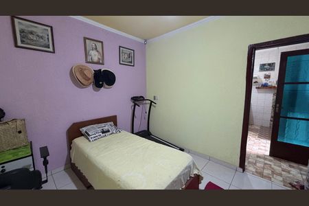 Casa à venda com 300m², 5 quartos e 2 vagasQuarto 2 - Fundos