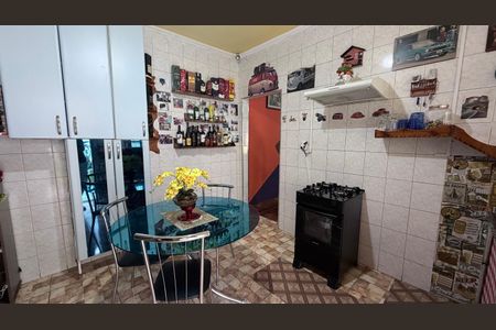 Casa à venda com 300m², 5 quartos e 2 vagasCozinha - Fundos